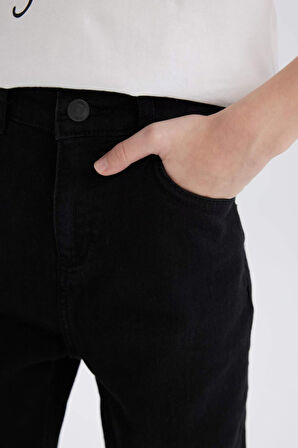 DeFacto Erkek Çocuk 23 Nisan Çocuk Bayramı Straight Fit Standart Paça Basic Düz Jean Pantolon B5445A825SMNM40