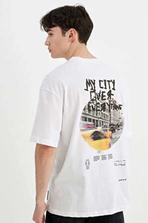 Defacto C4086 Beyaz Comfort Regular Fit Rahat Kalıp Bisiklet Yaka Sırt Baskılı Kısa Kollu Tişört