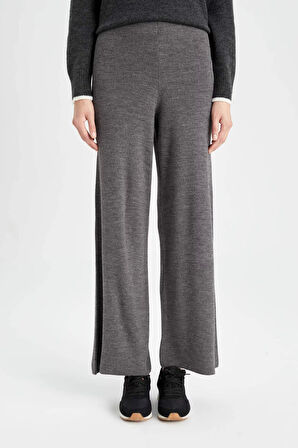 DeFacto Triko Pantolon Flare Fit Geniş Paça Basic Düz Beli Lastikli T8004AZ24WNGR67