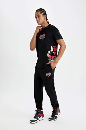 DeFactoFit NBA Chicago Bulls Kalın Jogger Eşofman Altı Standart Fit Cepli Esnek Bantlı Paça C9273AX24AUBK81