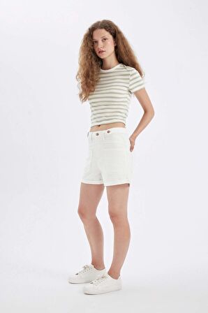DeFacto Mom Fit Yüksek Bel Katlamalı Paça Jean Şort D4585AX24HSWT1