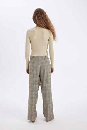 DeFacto Wide Leg Klasik Kumaş Pantolon Geniş Bol Paça Kareli Çift Cepli Yüksek Bel Piliseli Standart Boy D4439AX24AUBG302