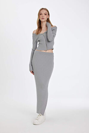 DeFacto Slim Fit Dar Kesim Esnek Belli Basic Düz Yırtmaçlı Maxi Triko Etek D5390AX24AUGR90