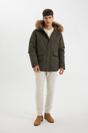 DeFacto Regular Fit Kapüşonlu Fermuarlı Cepli Kürklü Mont Parka D1275AX24WNKH428
