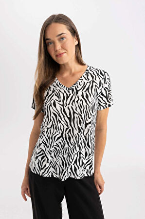Traditional Regular Fit V Yaka Zebra Desenli Kısa Kollu Tişört