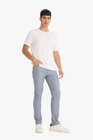 DeFacto Yazlık Chino Kanvas Dokulu Pantolon Slim Fit Dar Kesim Cepli Dar Paça T1055AZ25SPIN87