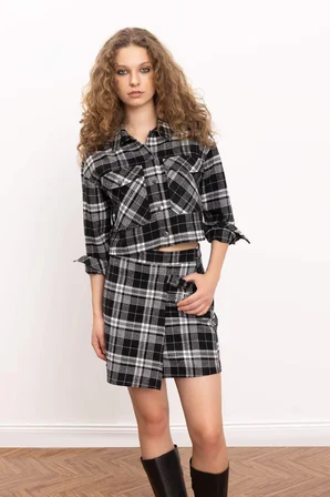 DeFacto Oversize Geniş Kalıp Crop Cepli Kalın Flanel Uzun Kollu Ceket Gömlek D7914AX24AUBK27