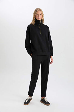 DeFacto Regular Fit Yarım Fermuarlı Dik Yaka Basic Düz Sweatshirt D9009AX24WNBK81
