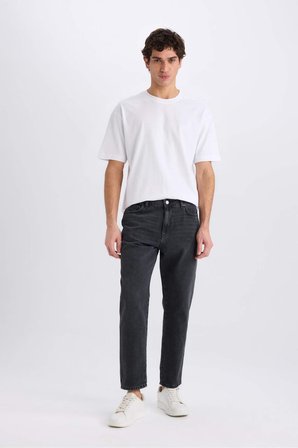 DeFacto %100 Pamuk 90's Slim Fit Dar Kalıp Yüksek Bel Dar Paça Yıkamalı Siyah Jean Pantolon D8587AX25SPNM40