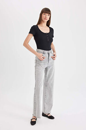 DeFacto Slim Fit Dar Kesim Bisiklet Yaka Fitilli Kaşkorse Kısa Kollu Tişört D2012AX24SMBK27
