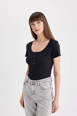 DeFacto Slim Fit Dar Kesim Bisiklet Yaka Fitilli Kaşkorse Kısa Kollu Tişört D2012AX24SMBK27