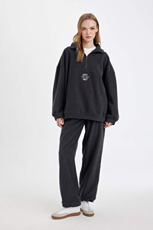 DeFacto Oversize Geniş Kalıp Fermuarlı Dik Yaka Nakışlı Polar Sweatshirt Y2649AZ24WNAR191