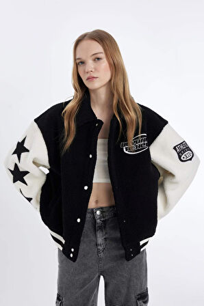 DeFacto Coool Oversize Geniş Kalıp Pelüş Bomber Mont Ceket Polo Yaka Nakışlı Çıtçıtlı Cepli C8001AX24WNBK81