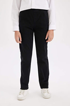 DeFacto Erkek Çocuk Düz Paça Beli Lastikli Cepli Basic Düz Siyah Gabardin Okul Pantolonu T8850A624AUBK81