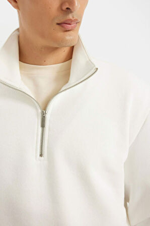 DeFacto Comfort Regular Fit Rahat Kalıp Fermuarlı Dik Yaka Basic Düz Sweatshirt X7405AZ24AUWT32