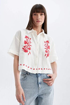 DeFacto Oversize Geniş Kalıp Nakışlı Müslin Kısa Kollu Gömlek D0588AX24SMWT32
