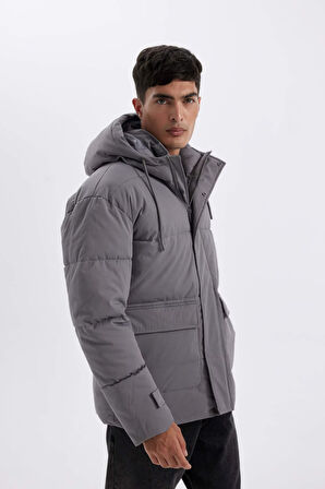 Slim Fit Dar Kesim Kapüşonlu Fermuarlı Çift Cepli Şişme Mont