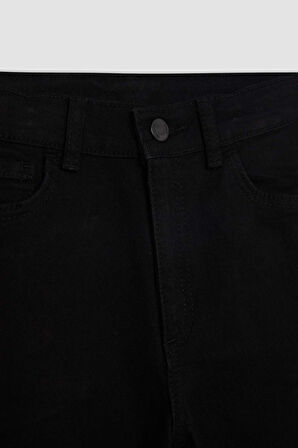 DeFacto Erkek Çocuk Straight Fit Düz Paça Cepli Siyah Jean Pantolon C3682A824AUNM40