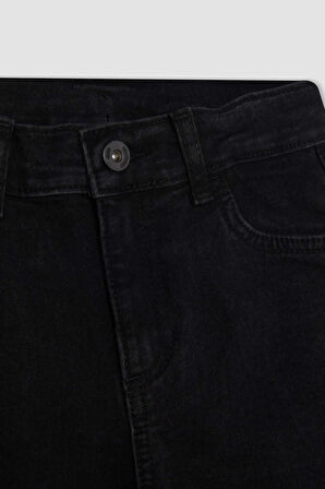 DeFacto Erkek Çocuk Slim Fit Dar Kesim Düz Paça Cepli Siyah Jean Pantolon C3683A824AUNM40