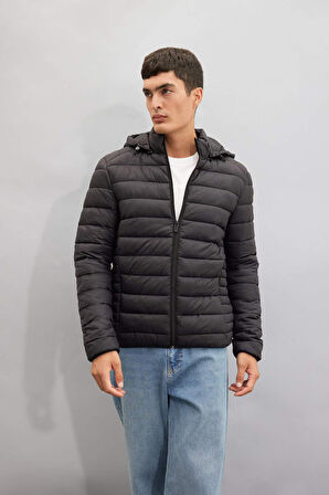 DeFacto Su İtici Hafif Şişme Mont Slim Fit Dar Kesim Kapüşonlu Fermuarlı Cepli Mevsimlik N4661AZ25SPBK27