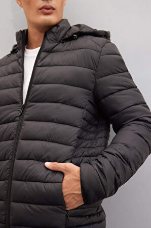 DeFacto Su İtici Hafif Şişme Mont Slim Fit Dar Kesim Kapüşonlu Fermuarlı Cepli Mevsimlik N4661AZ25SPBK27