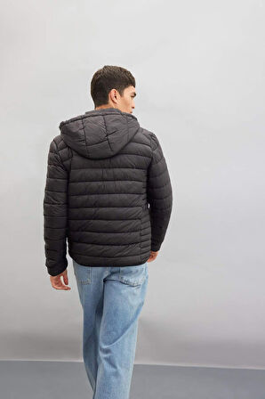 DeFacto Su İtici Hafif Şişme Mont Slim Fit Dar Kesim Kapüşonlu Fermuarlı Cepli Mevsimlik N4661AZ25SPBK27
