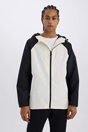 DeFactoFit Su İtici Regular Fit Kapüşonlu Fermuarlı Su Geçirmez Mont D6182AX25SPBK81