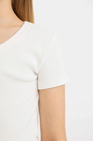 DeFacto Kız Çocuk Slim Fit Bisiklet Yaka Basic Fitilli Kaşkorse Kısa Kollu Tişört C4510A824SMWT16