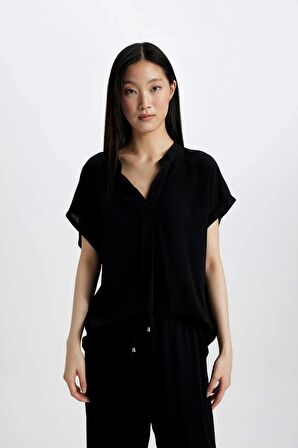 DeFacto Regular Fit Bisiklet Yaka Krinkıl Kumaş Kısa Kollu Bluz U5327AZ24SMBK81
