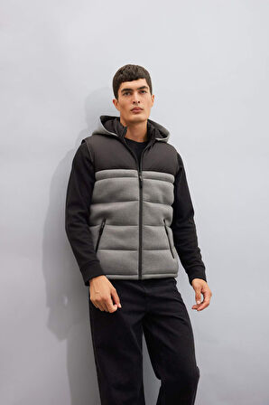 DeFacto Slim Fit Cepli Yelek Dar Kesim Renk Bloklu Kapüşonlu Fermuarlı C5025AX24WNBK27