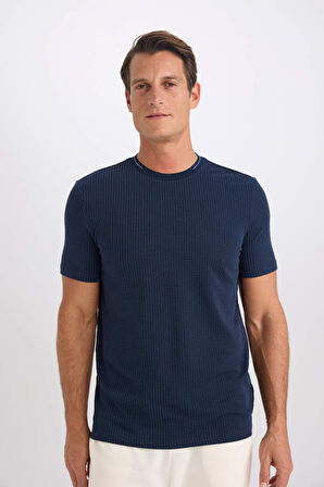DeFacto Slim Fit Dar Kesim Bisiklet Yaka Krinkıl Kısa Kollu Tişört D7225AX25SPNV64