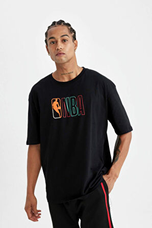 DeFactoFit NBA Wordmark Oversize Geniş Kalıp Bisiklet Yaka Sırt Baskılı Pamuklu Kısa Kollu Tişört A1890AX24AUBK81