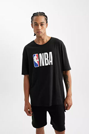 DeFactoFit NBA Wordmark Oversize Geniş Kalıp Bisiklet Yaka Baskılı Pamuklu Kısa Kollu Tişört V0772AZ24AUBK27