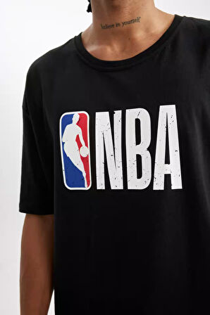 DeFactoFit NBA Wordmark Oversize Geniş Kalıp Bisiklet Yaka Baskılı Pamuklu Kısa Kollu Tişört V0772AZ24AUBK27