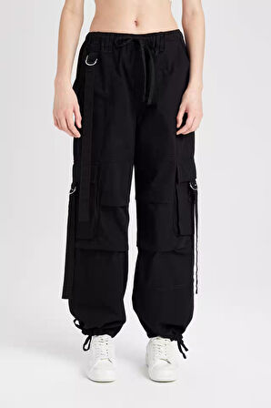 DeFacto Coool Fitted Vucuda Oturan Desenli Tül Kısa Kollu Siyah Tişört D8033AX24WNBK81