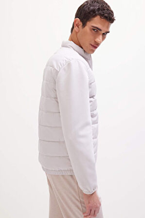 Slim Fit Dar Kesim Dik Yaka Lastikli ve Fermuarlı Su Geçirmez Mont