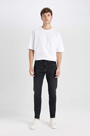 DeFacto Slim Tapered Fit Dar Kalıp Normal Bel Daralan Paça Siyah Jean Pantolon D8748AX24AUNM40