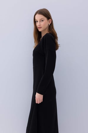 DeFacto Relax Fit Bisiklet Yaka Krep Uzun Kollu Maxi Siyah Elbise D7485AX24WNBK81