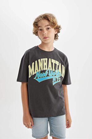 DeFacto Erkek Çocuk Oversize Fit Bisiklet Yaka Baskılı Kısa Kollu Tişört C3901A824HSAR148