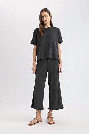 DeFacto Wide Leg Geniş Bol Paça Normal Bel Bürümcük Kapri Pantolon C4329AX24SPBK81