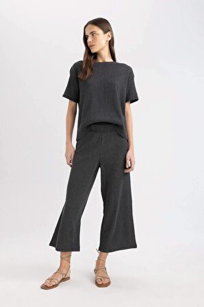DeFacto Wide Leg Geniş Bol Paça Normal Bel Bürümcük Kapri Pantolon C4329AX24SPBK81