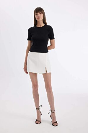 DeFacto Slim Fit Bisiklet Yaka Fitilli Kaşkorse Basic Kısa Kollu Tişört C0097AX24AUBK81