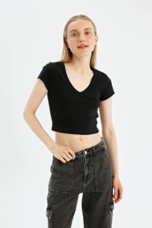 DeFacto Coool Fitted V Yaka Ribana Basic Kısa Kollu Tişört D4243AX24HSBK81