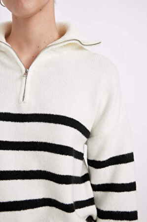 Oversize Fit Çizgili Fermuarlı Dik Yaka Triko Kazak