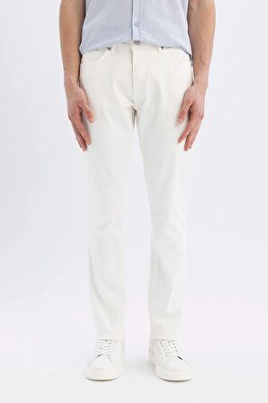 DeFacto Pedro Slim Fit Dar Kalıp Normal Bel Dar Paça Beyaz Jean Pantolon D1977AX24SMWT34