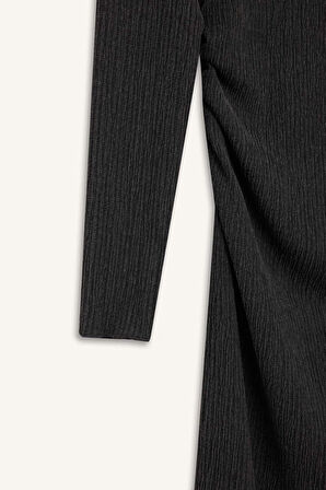 DeFacto Bodycon Vücudu Saran Yarım Balıkçı Yaka Basic Düz Bürümcük Uzun Kollu Midi Elbise D8643AX24AUAR104