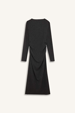 DeFacto Bodycon Vücudu Saran Yarım Balıkçı Yaka Basic Düz Bürümcük Uzun Kollu Midi Elbise D8643AX24AUAR104