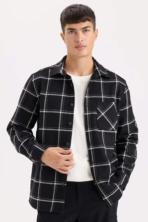 DeFacto Regular Fit Polo Yaka Kareli Flanel Uzun Kollu Gömlek E2763AX24WNBK81