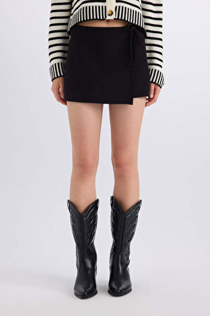 DeFacto Normal Bel Basic Düz Siyah Şort Etek E2453AX24WNBK81