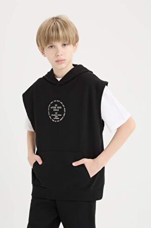DeFacto Erkek Çocuk 3'lü Takım Kapüşonlu Kolsuz Baskılı Sweatshirt Kısa Kollu Tişört Beli Paçası Lastikli Eşofman Altı D9912A825SPBK81